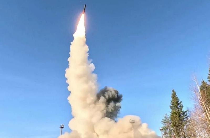 14,000 किलोमीटर की रेंज, तबाही का दूसरा नाम है ये मिसाइल……..ट्रंप दिख रहे परेशान 14,000 किलोमीटर की रेंज, तबाही का दूसरा नाम है ये मिसाइल……..ट्रंप दिख रहे परेशान