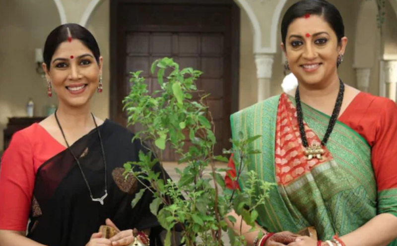 ‘क्योंकि सास भी कभी बहू थी’ में पार्वती की एंट्री से मचा धमाल, स्मृति-साक्षी का रियूनियन देखकर फैंस हुए इमोशनल