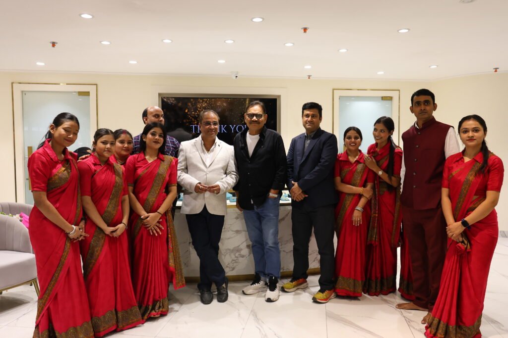 बॉलीवुड के मशहूर अभिनेता मुस्ताक खान पहुंचे दिल्ली के पटेल नगर स्थित ‘हांडा बंगल खरीदारी कर बोले – “ये तो सोने पर सुहागा है