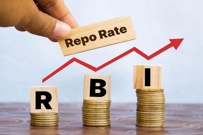 Repo Rate Update: अगले महीने आरबीआई दे सकता है खुशखबरी, लोन की EMI होगी कम