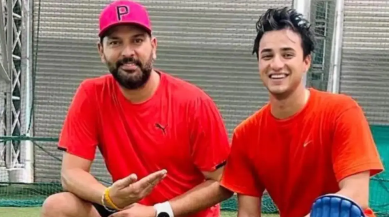 अभिषेक की इस आदत पर फूट पड़ा युवराज का हंसना, बोले– ‘मर जाएगा, रो देगा…’ देखें वीडियो अभिषेक की इस आदत पर फूट पड़ा युवराज का हंसना, बोले– ‘मर जाएगा, रो देगा…’ देखें वीडियो