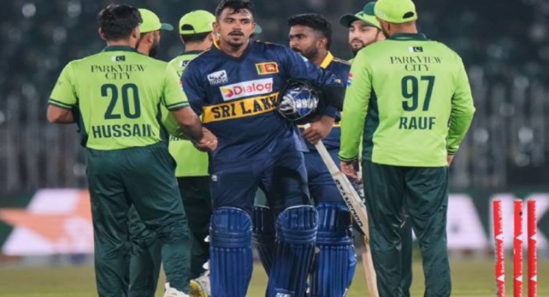 धमाके के बाद श्रीलंका टीम की घर वापसी की खबर से बौखलाया PCB, संशोधित किया वनडे कार्यक्रम धमाके के बाद श्रीलंका टीम की घर वापसी की खबर से बौखलाया PCB, संशोधित किया वनडे कार्यक्रम