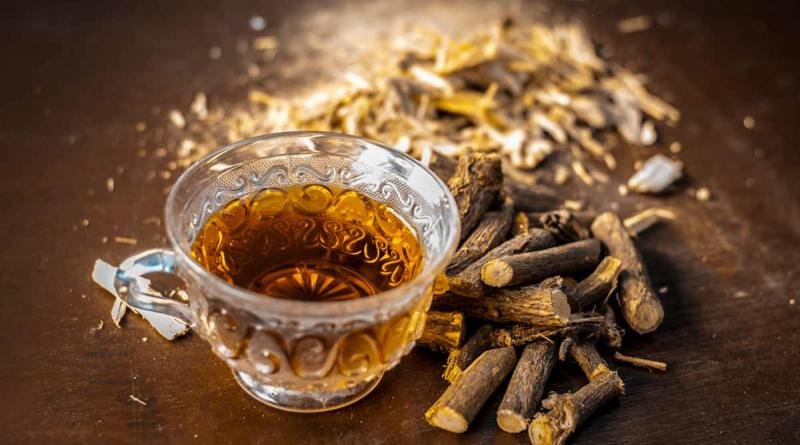 गले की खराश और खांसी में मुलेठी, जानिए इसे लेने का सही तरीका