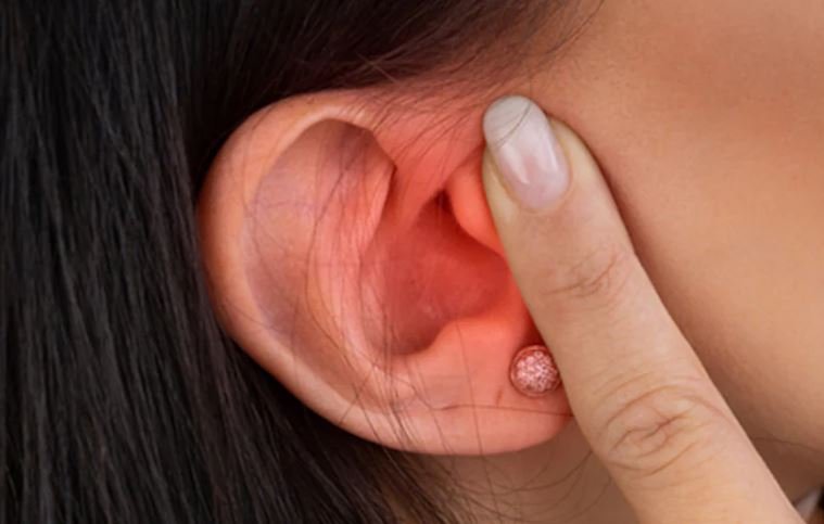 सर्दी-जुकाम ही नहीं, कान में भी संक्रमण का खतरा! जानें कैसे करें बचाव सर्दी-जुकाम ही नहीं, कान में भी संक्रमण का खतरा! जानें कैसे करें बचाव