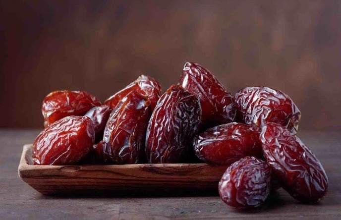 सर्दियों का सुपरफूड: जानिए खजूर खाने के 5 हेल्दी तरीके सर्दियों का सुपरफूड: जानिए खजूर खाने के 5 हेल्दी तरीके