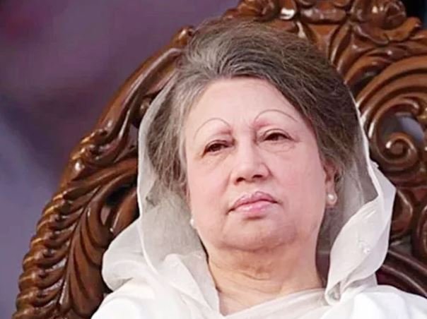 हसीना की दुश्मन खालिदा की हालत गंभीर, मस्जिदों में सलामती के लिए की जा रहीं दुआएं