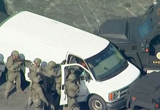 कैलिफोर्निया में अंधाधुंध फायरिंग: 4 की मौत, 10 घायल