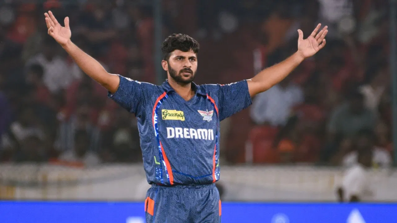 शार्दुल ठाकुर की तूफानी पारी, 7 गेंदों में 4 विकेट, फिर मचाया हाहाकार शार्दुल ठाकुर की तूफानी पारी, 7 गेंदों में 4 विकेट, फिर मचाया हाहाकार